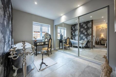 Dressing Area &amp; Bath Tub