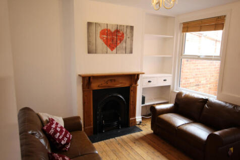 BEAUTIFUL 4 BED STUDENT HOUSE AVAILABLE AUGUST 20