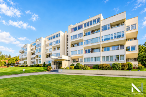 Hendon Hall Court