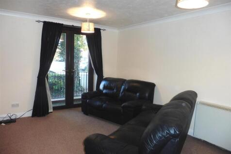 8 Ashleigh House, Lounge .JPG