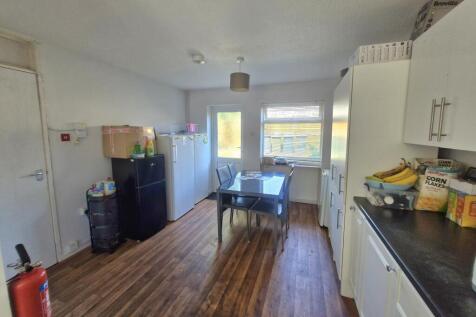 32 Oxclose, Room 6, Bretton, Peterborough, PE3 photo 4