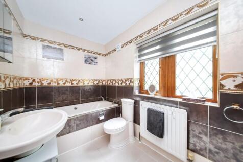 ENSUITE BATHROOM TO BEDROOM ONE