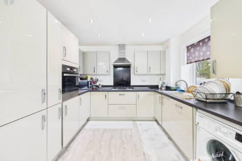 CAM03852G0-PR0464-STILL002-thumbnail-h750-70