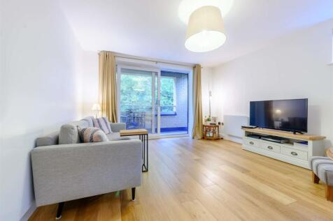SITTING ROOM.jpg