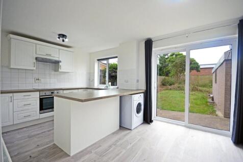 Highfields, Towcester, NN12 photo 2