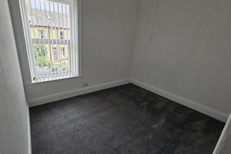 Corby Street, Birkby, HD2 photo 5