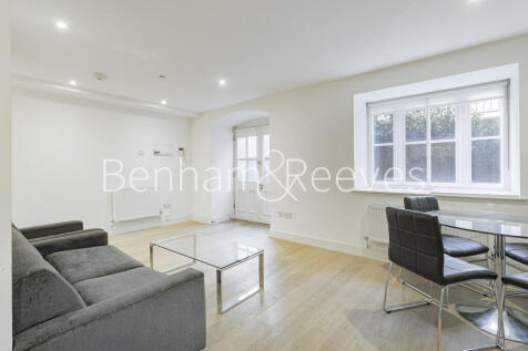 Studio flat on Severn Court, Clyde Square, Tower Hamlets, London, £1,650/mo