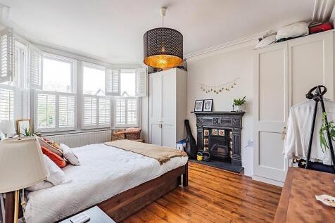 Bedroom (Main)