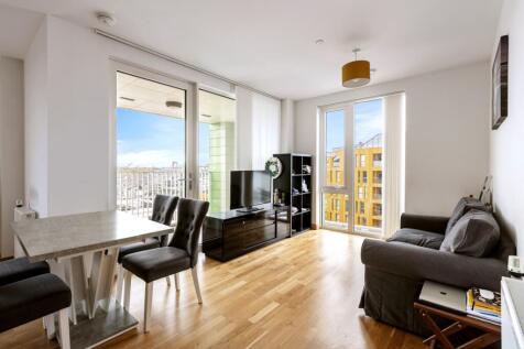 094A5125 Max living1