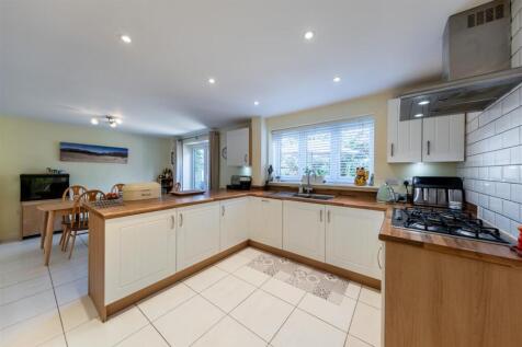 32 Lynchet Road-001.jpg