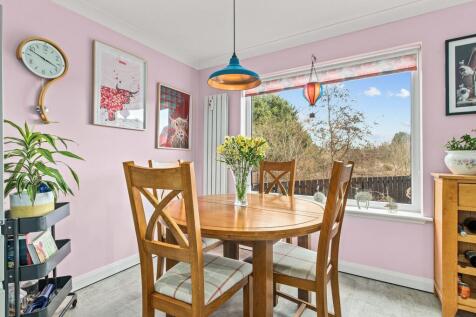 4 bed, 2 bath Detached Bungalow in Cardiff - Photo 9