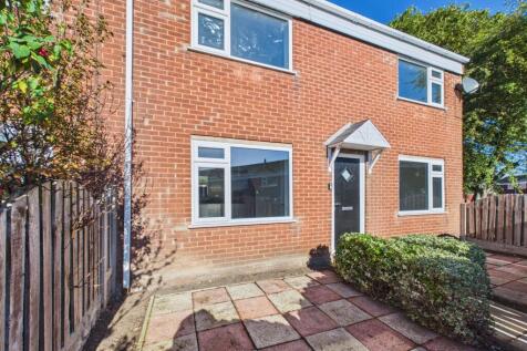 3-bed semi-detached on Greenacre Road, Worksop, S81, £895/mo