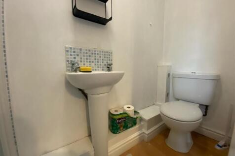 28 Garnet Bathroom1.jpg