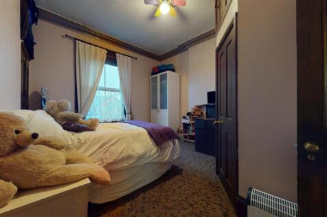 Laurel Road, Bedroom