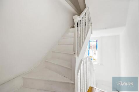 Roundhill Crescent, 4-006.JPG