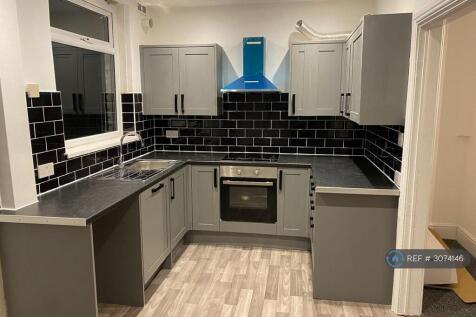 Kingfisher Drive, Bury, BL9 photo 4