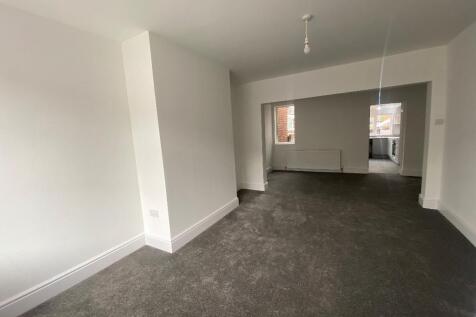 Through Lounge/Dining Area