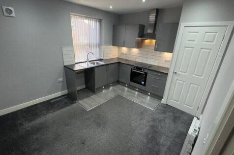 Flat B, Cross Green Crescent, Leeds, LS9 0DD photo 3