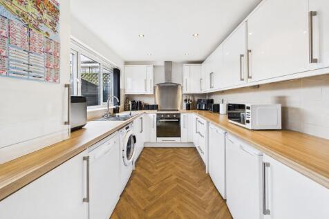 Buckfast Close, Macclesfield, Cheshire, SK10 photo 3
