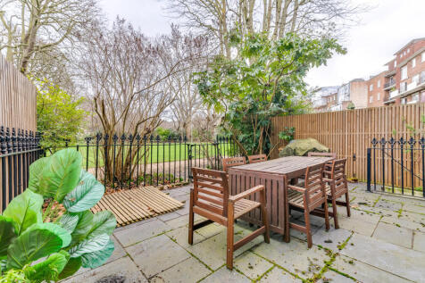 74PGA - Flat A, 74 Philbaech Gardens, SW5-13.jpg