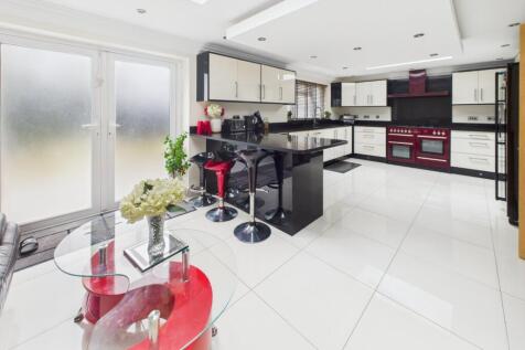 Kitchen/Sitting Area