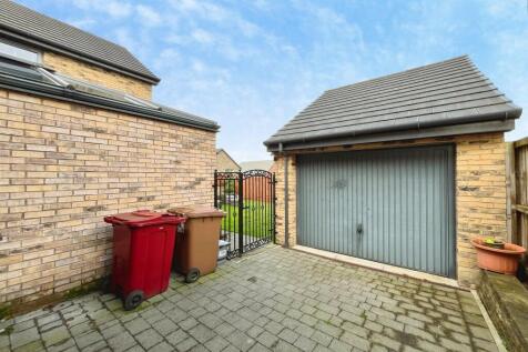 Garage/Driveway