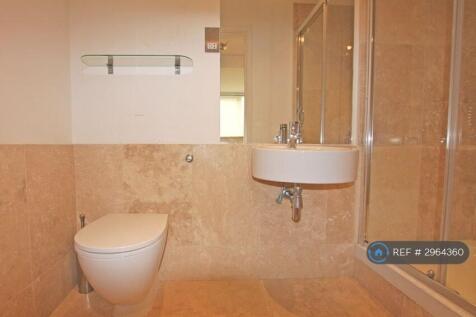 Upstairs En-Suite