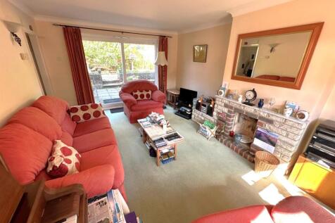 Living Room1 .jpg