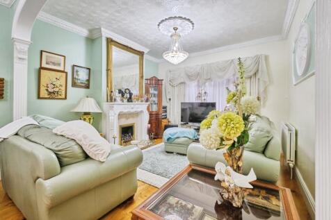 Lounge/ Dining Room