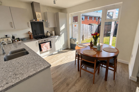 Wheatsheaf Road, Wimborne photo 3