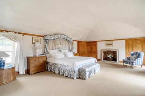 Master Bedroom 1301041-19-684311a28b706.jpg