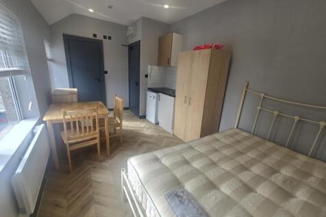 Halsbury Road West, Northolt, Ealing photo 2