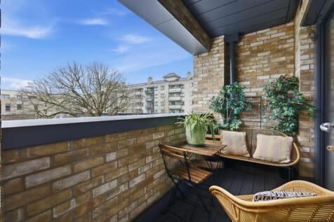 London, E3 - property photo