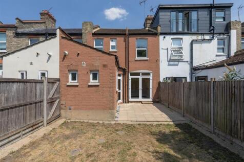 Hale End Road, E4