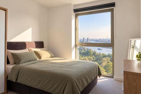 1000 sqf Flat of 4 bed at Aramada Way, Custom Hous