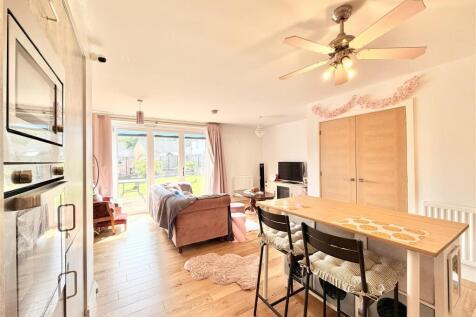 Kitchen/ Lounge