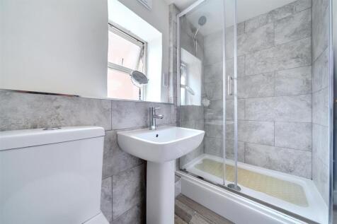 Upstairs family bathroom