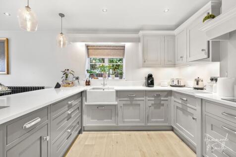 Open Plan Kitchen / Living / Dining