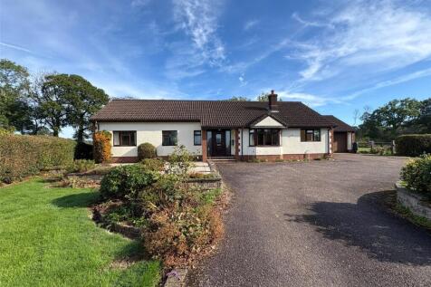 4 Bedroom Bungalow in EX14 4QL