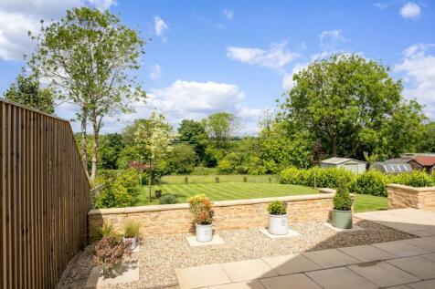 22 - Oakwood House - GL54 4NQ - Web.jpg