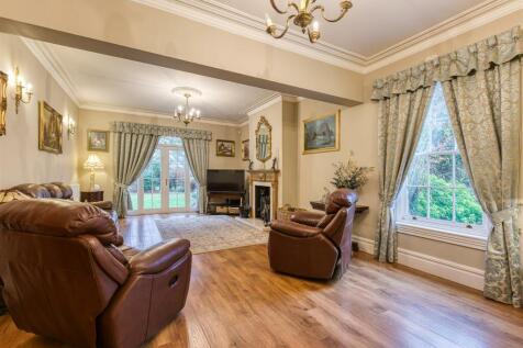 Lea House-sitting room2.jpg