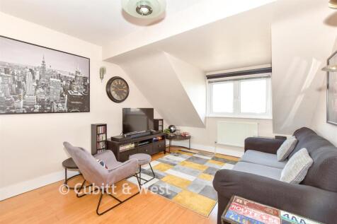 Lounge/Kitchen