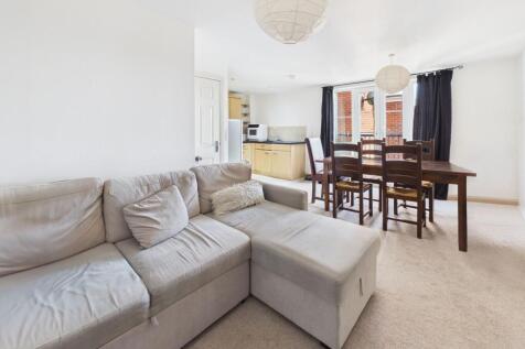 Lounge/Dining Area