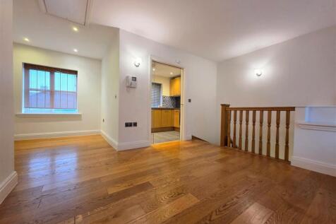 Elms View, 4 Havergal Place, Shareshill photo 3
