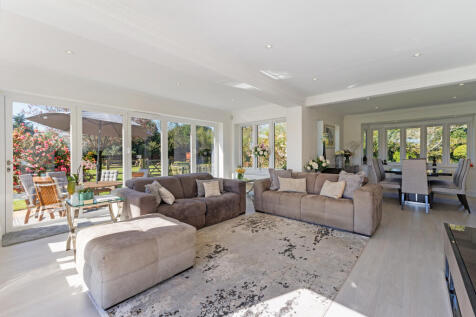 Open Plan Sitting Room and Dining Room