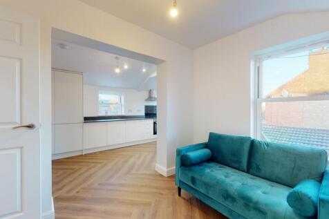 2-bed house on Derby Road, Loughborough, £1,213/mo