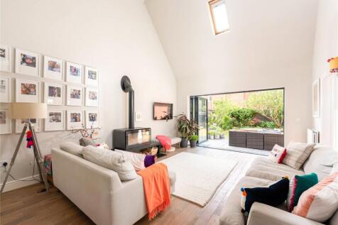 Sitting/Dining Room