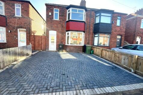 3-bed semi-detached on Grinkle Road, Redcar, North Yorkshire, TS10, £850/mo