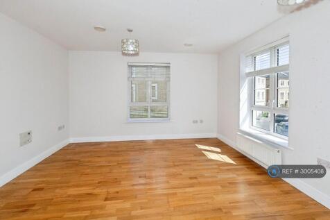 Spacious Open-Plan Living &amp; Dining Area