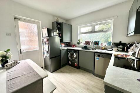 Village Road, Gosport photo 3